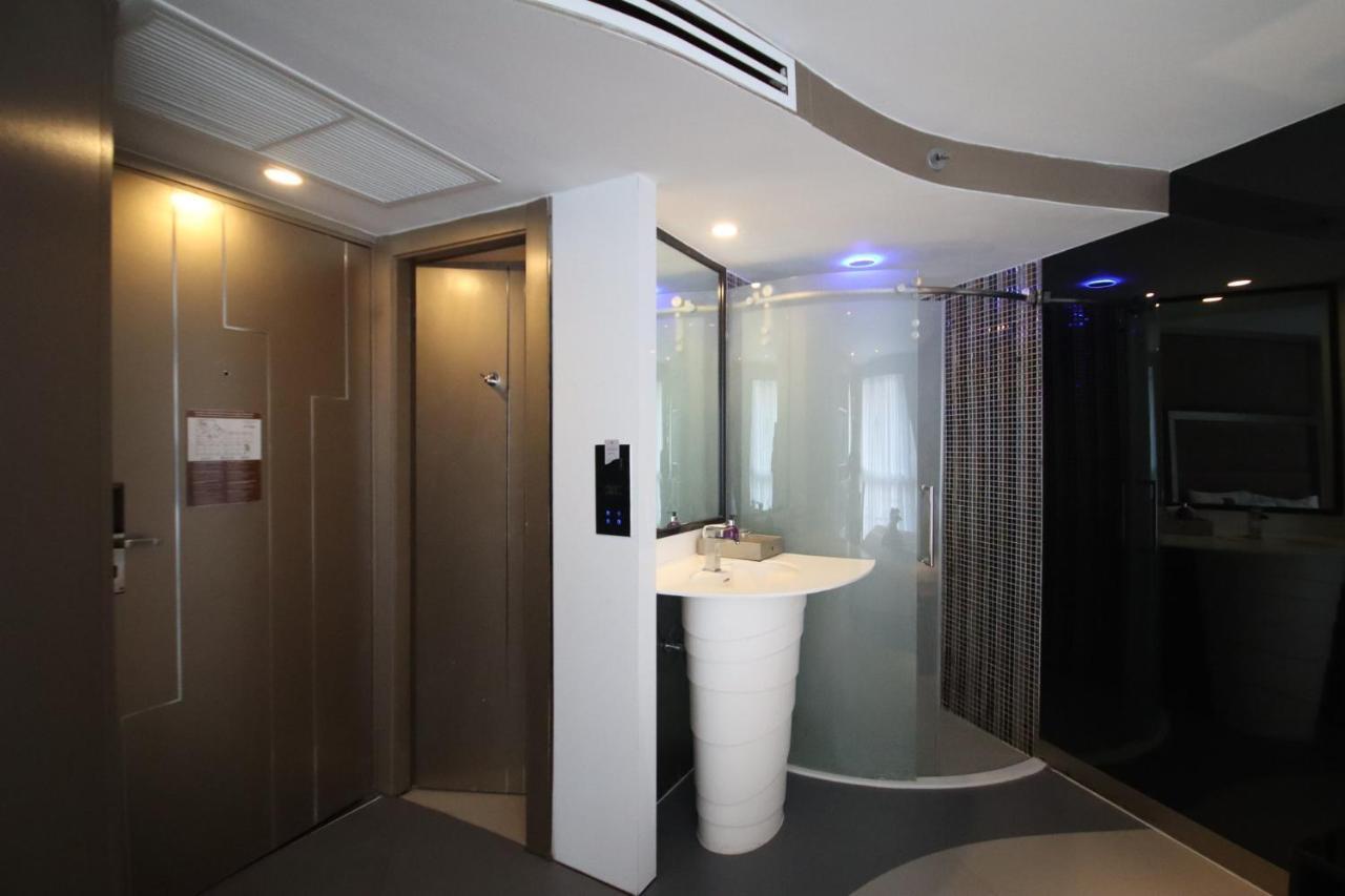 Azure Hotel Патая Екстериор снимка