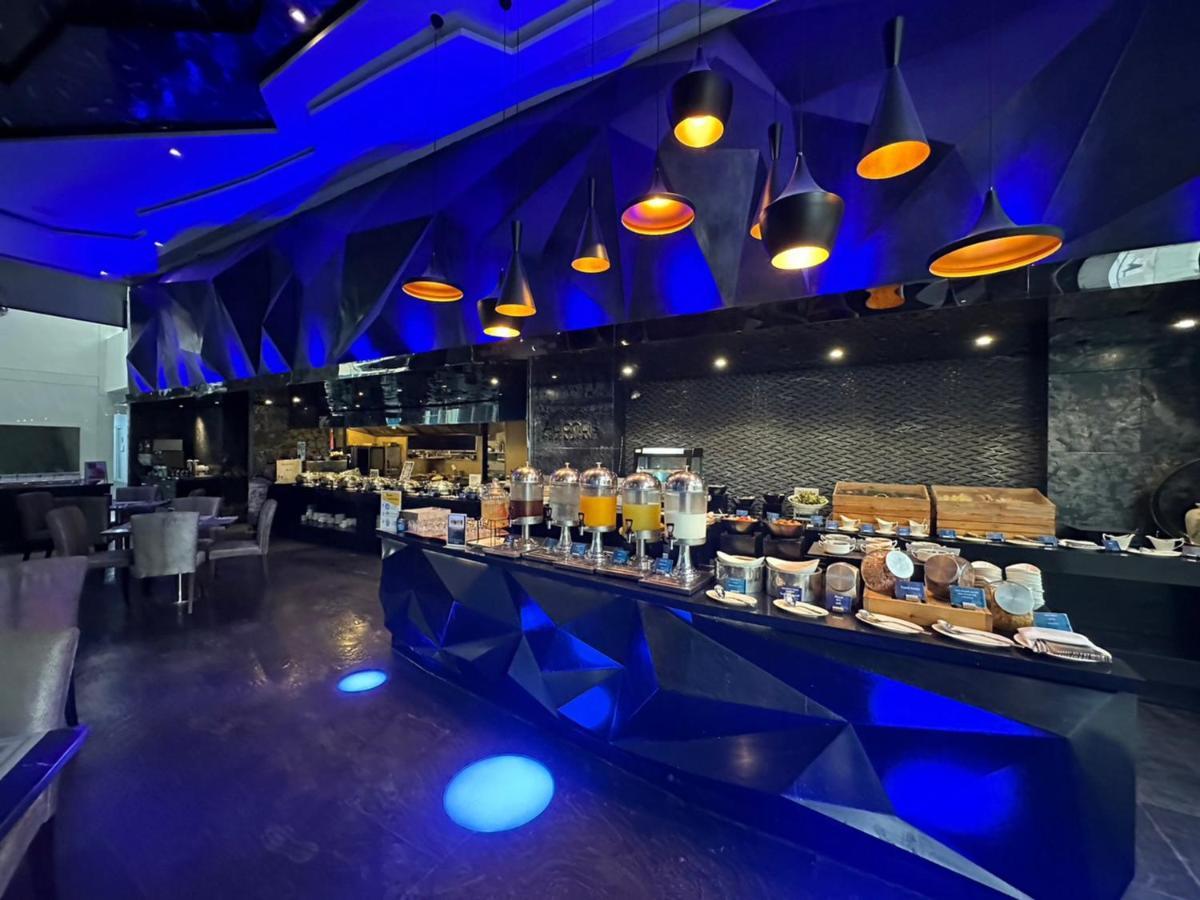 Azure Hotel Патая Екстериор снимка