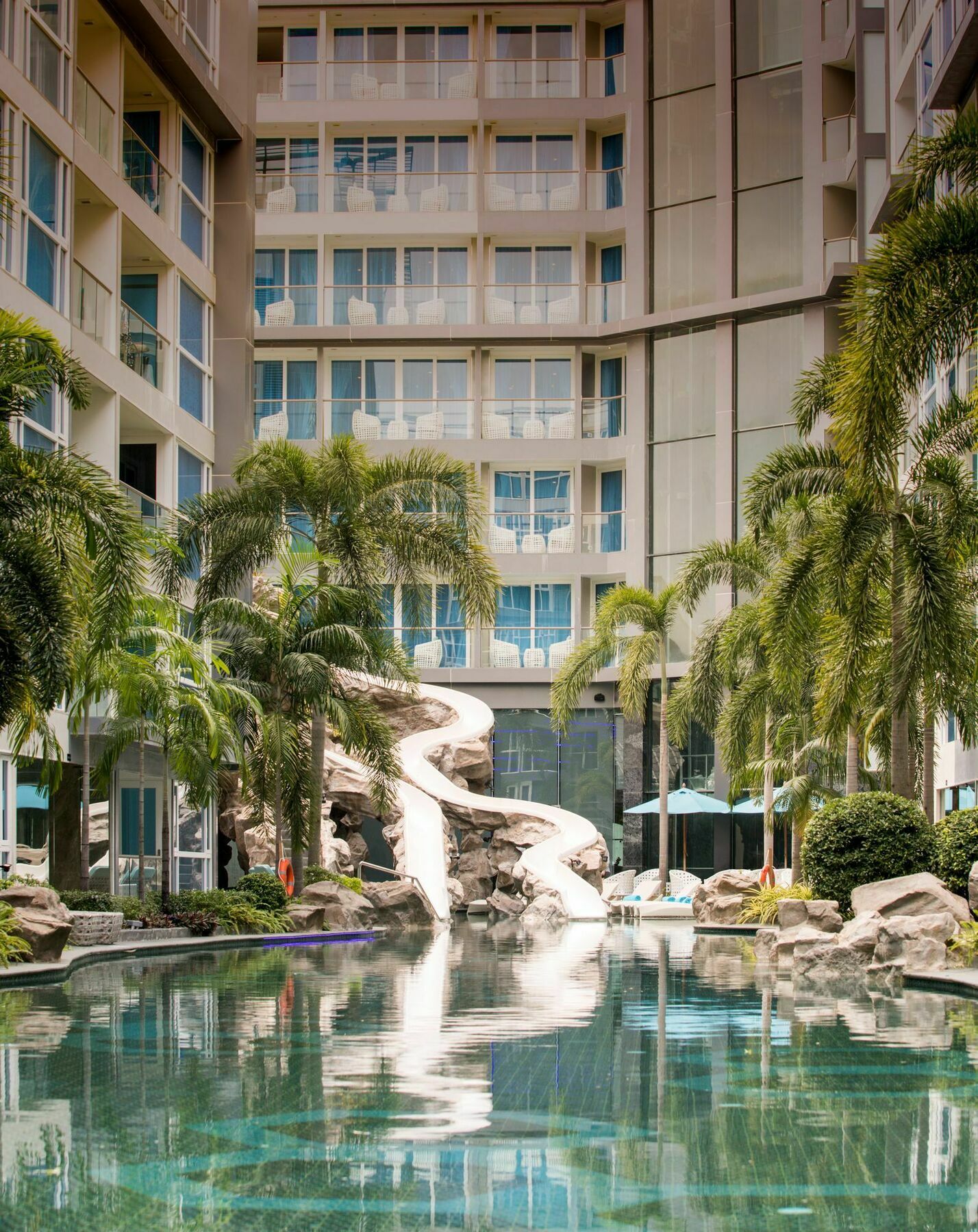 Azure Hotel Патая Екстериор снимка