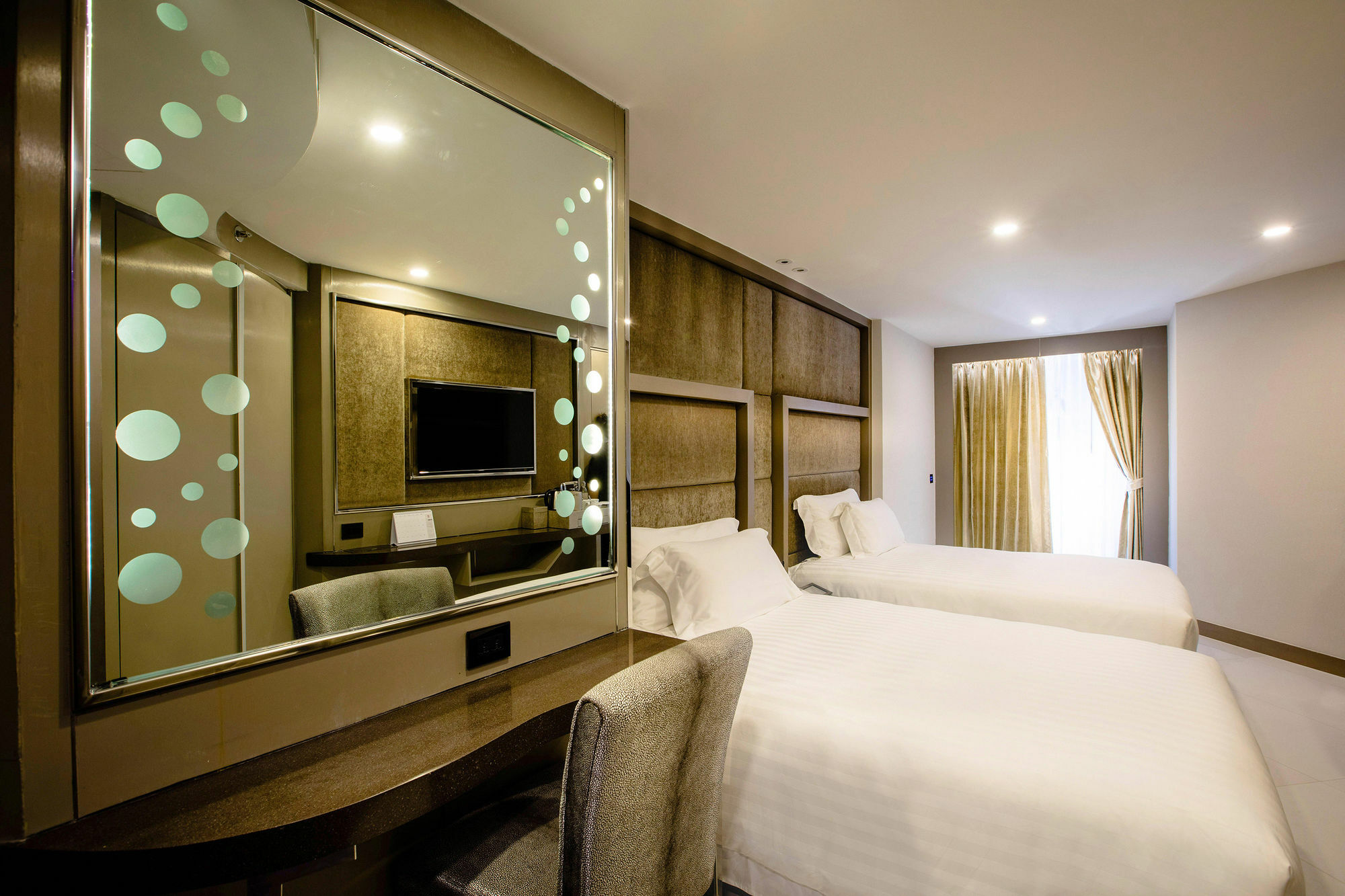 Azure Hotel Патая Екстериор снимка